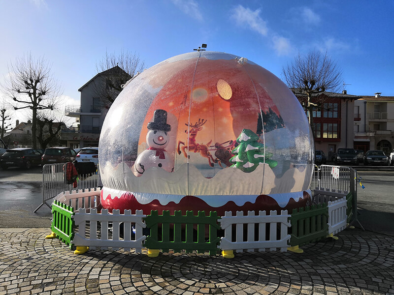 Boule à Neige de Noël Gonflable